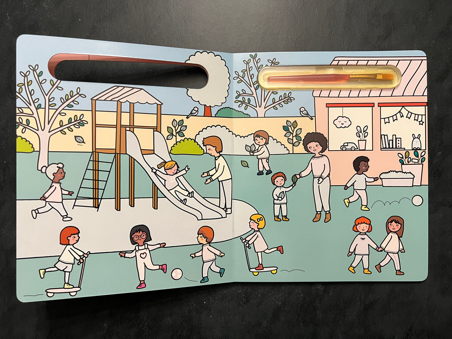 Coloriage magique à l'eau - à la maternelle