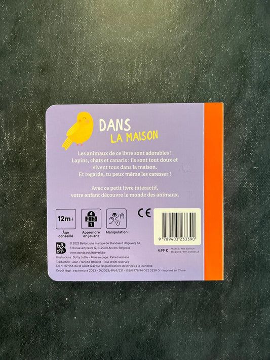 Livre cartonné - dans la maison