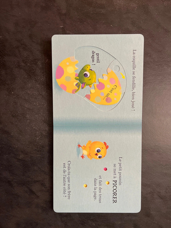 Livre cartonné interactif - il y a un poussin dans ce livre