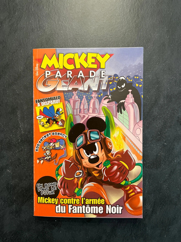 Mickey parade géant - Mickey contre l’armée du fantôme noir