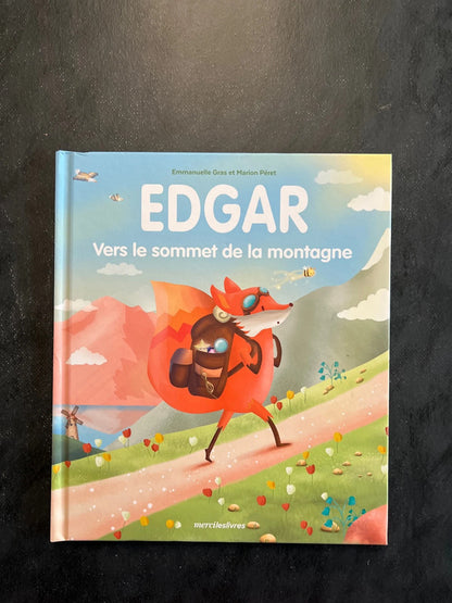 Edgar vers le sommet de la montagne