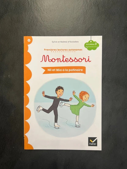 Premières lectures montessori - Nil et Mia à la patinoire