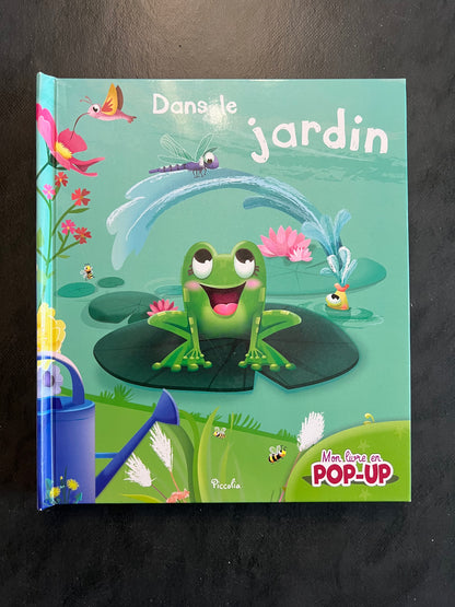 Livre en relief - dans le jardin