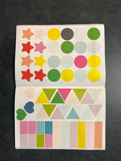 Livre de gommettes - à la maison