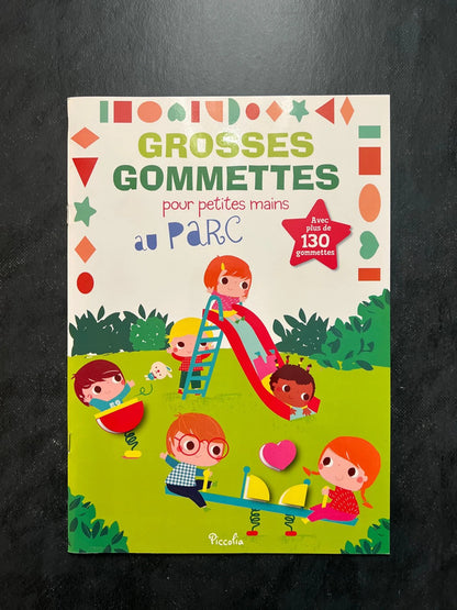 Livre de gommettes - au parc