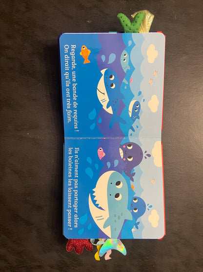 Livre cartonné - dans la mer