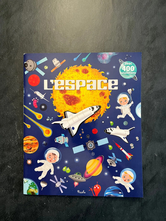 Livre d’autocollants - l’espace