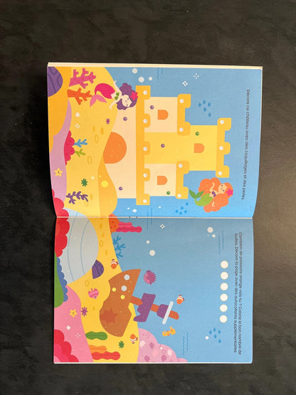 Mon livre d’autocollants kawaii - à l’aventure