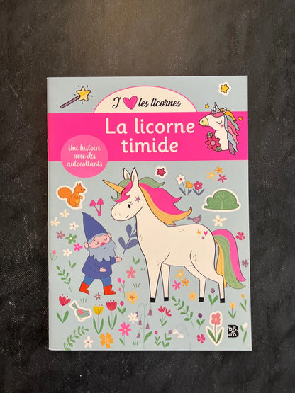 Livre d’autocollants - la licorne timide