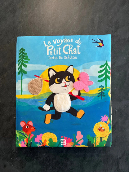 Livre en tissu à toucher - le voyage de petit chat