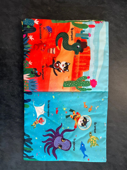 Livre en tissu à toucher - le voyage de petit chat