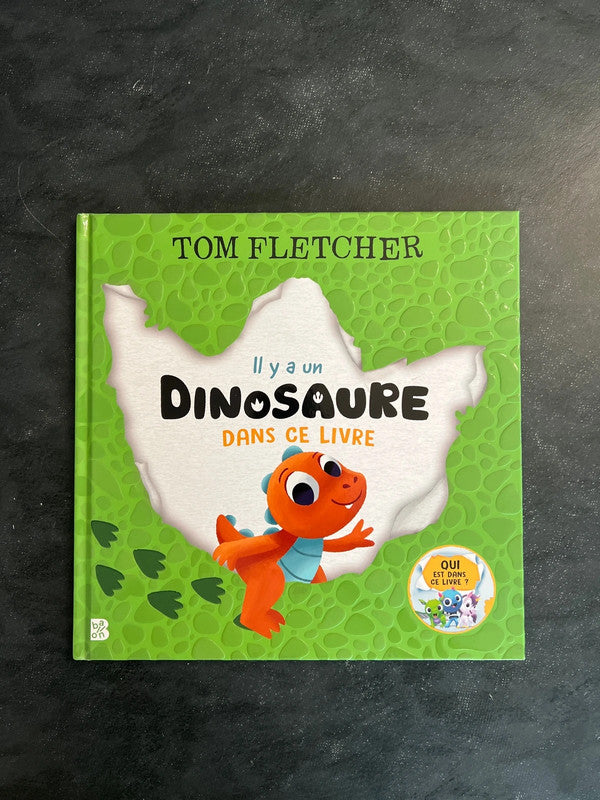 Il y a un dinosaure dans ce livre