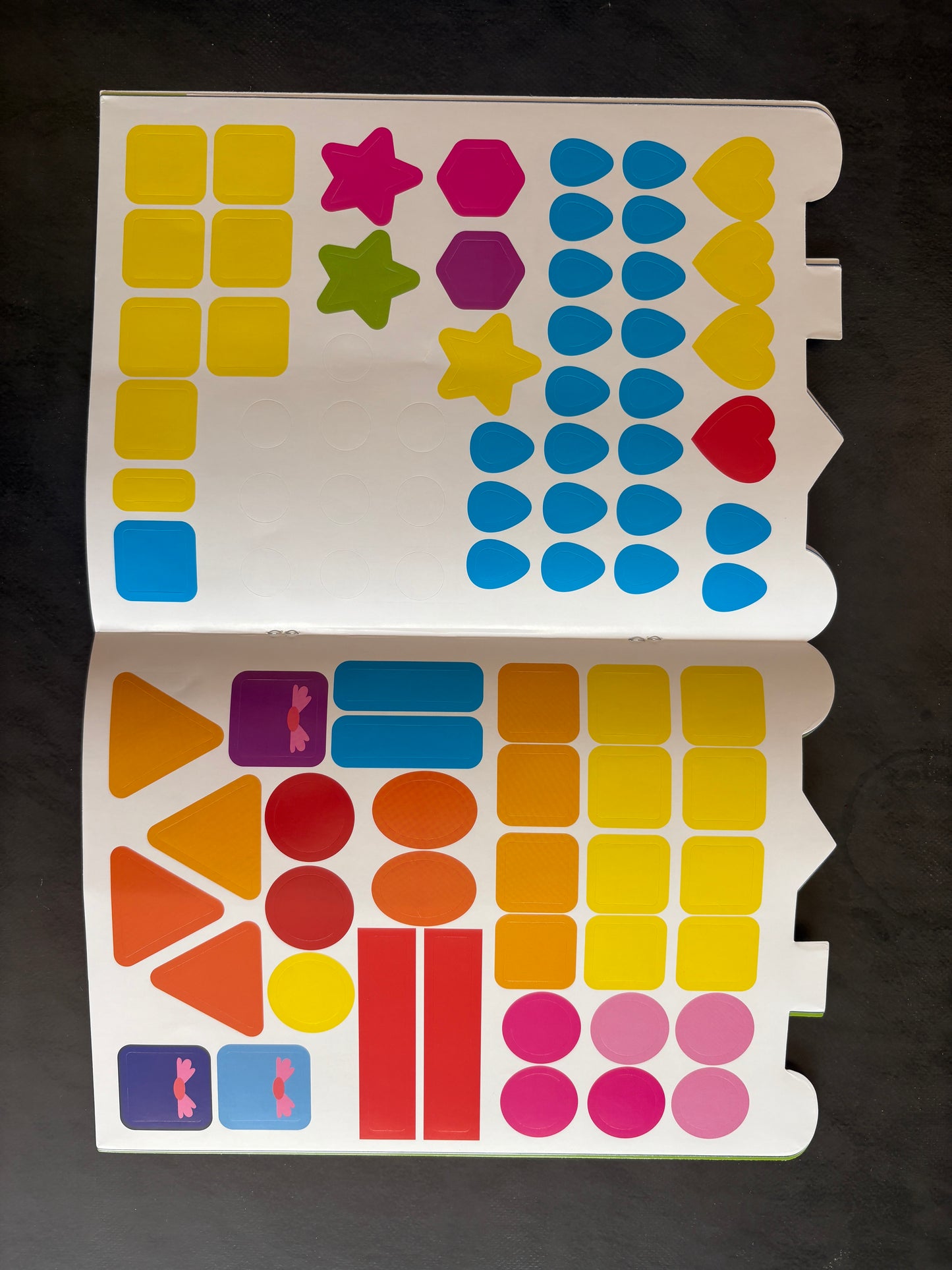 Gommettes en folie - dinosaures