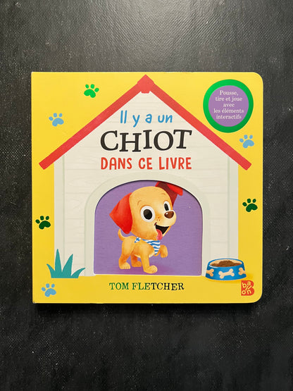 Il y a un chiot dans ce livre