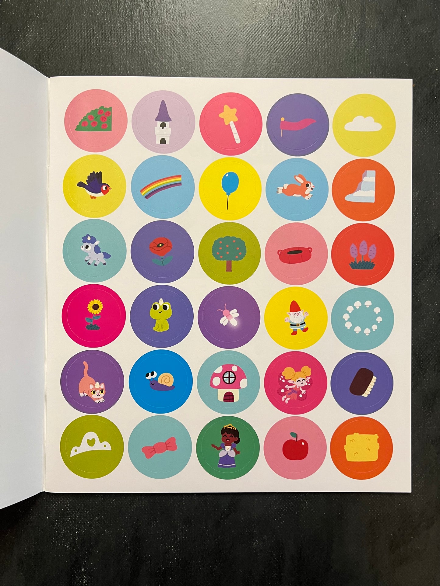101 choses à trouver et à coller - les licornes