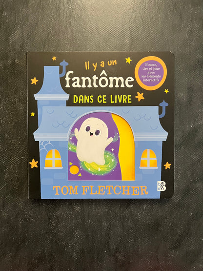 Il y a un fantôme dans ce livre