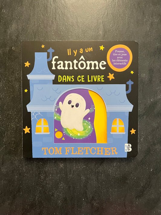 Il y a un fantôme dans ce livre