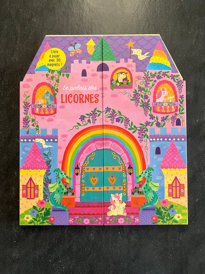 Livre à jouer avec des magnets - le palais des licornes