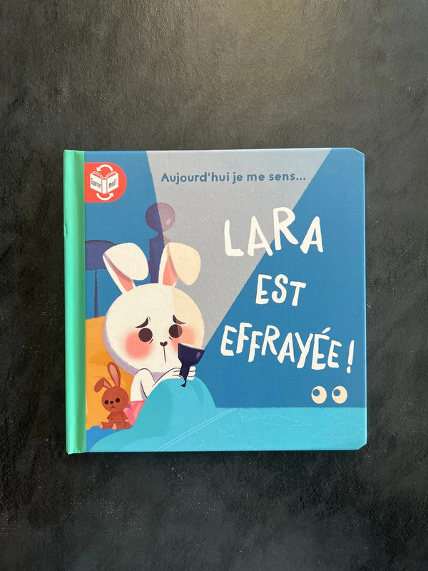 Livre tourne moi - Lara est effrayée !